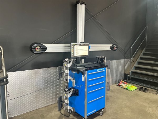 3D-Achsvermessungsstand Hofmann Geoliner 670 XD TT Lift AC100