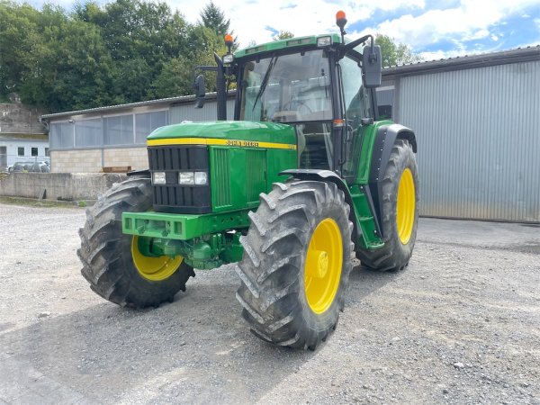 Traktor John Deere 6810