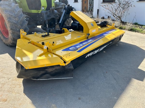 Mähwerke New Holland Duradisc F300 (2021) und New Holland Discutter 280 (2020)